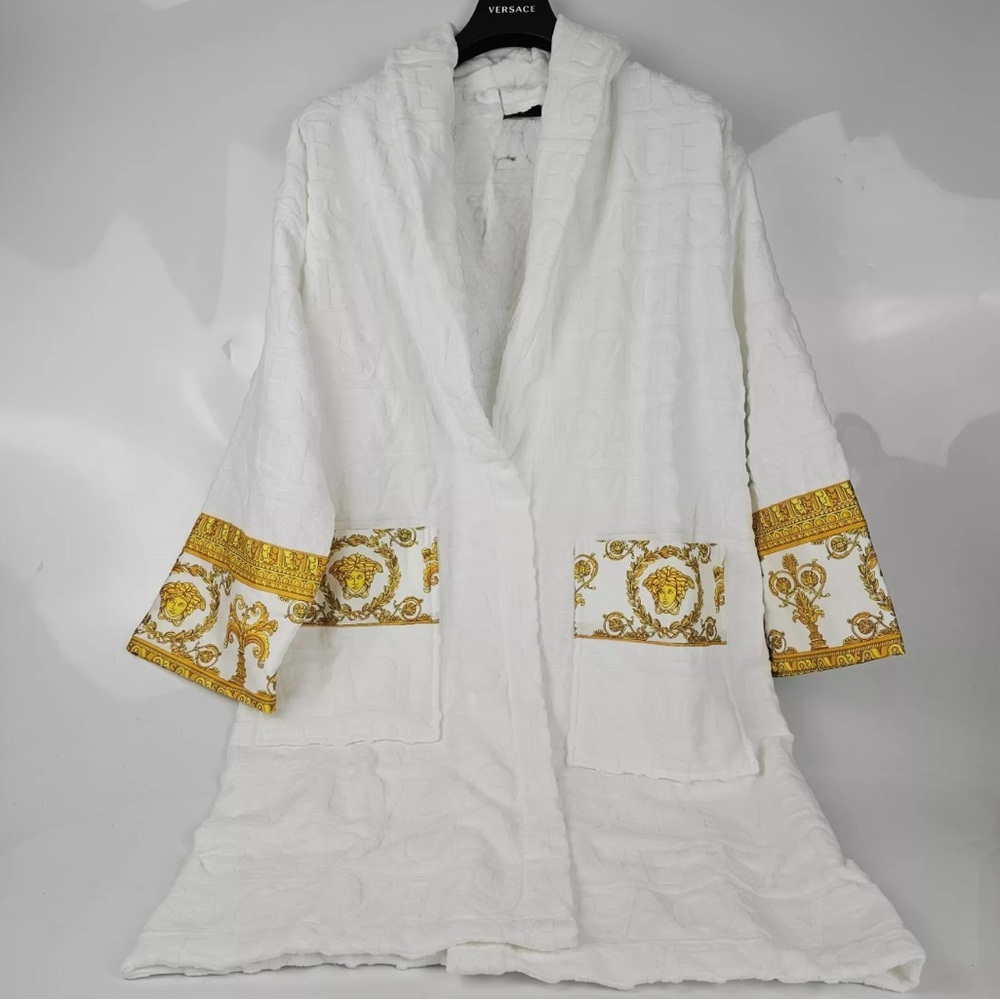 Versace I ♡ BAROQUE BATHROBE ( Pristine condition)